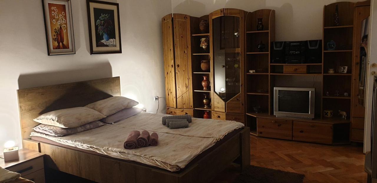 Appartamento Trosoban Stan U Zenici Zenica Esterno foto
