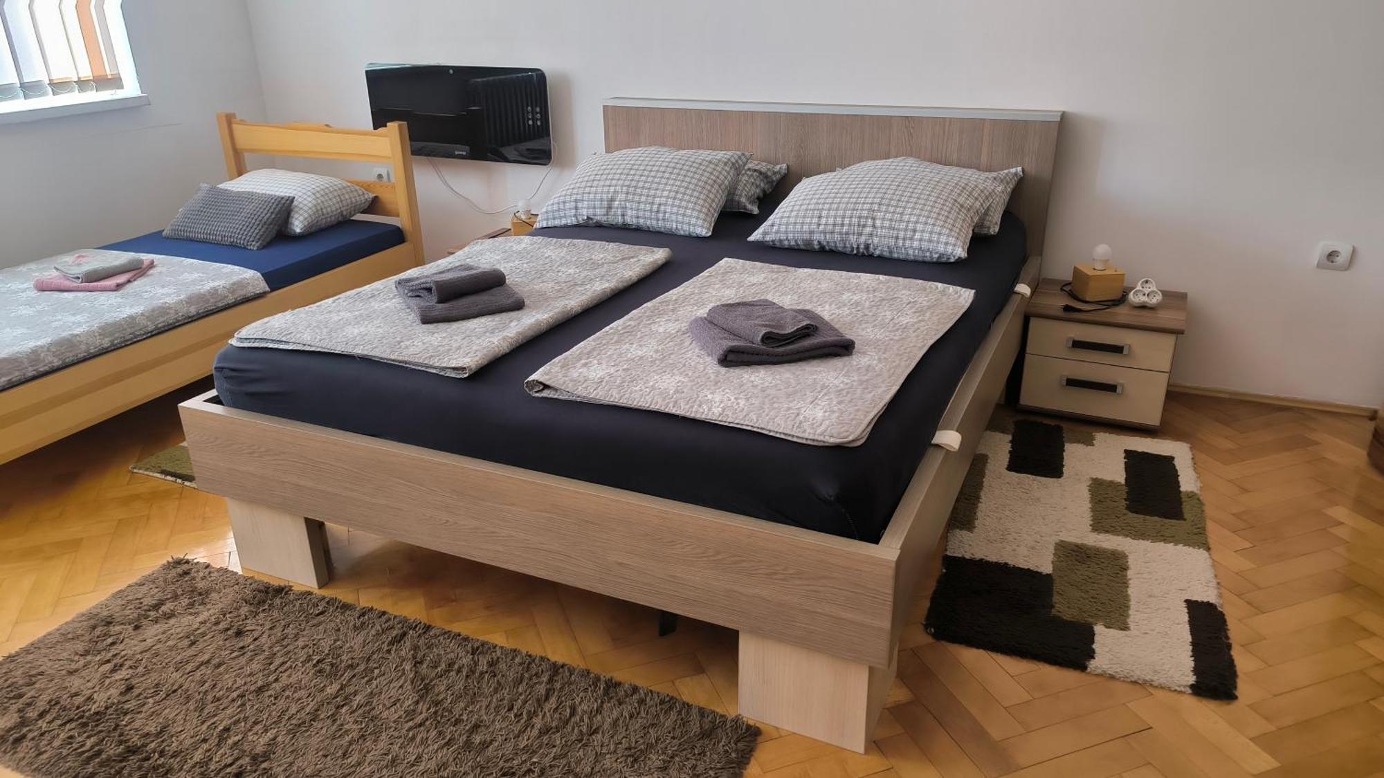 Appartamento Trosoban Stan U Zenici Zenica Esterno foto